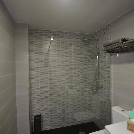 Lovely , Center,near Parking Free *