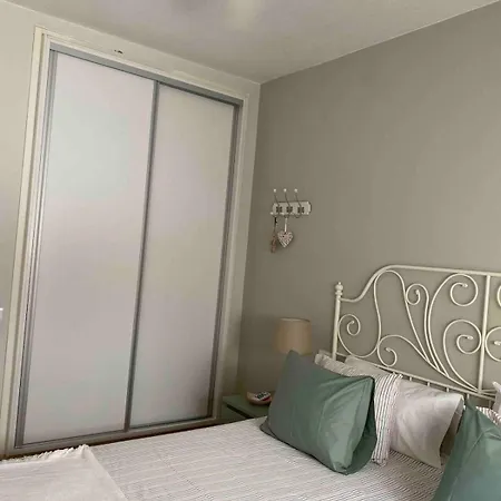 Lovely , Center,near Parking Free *