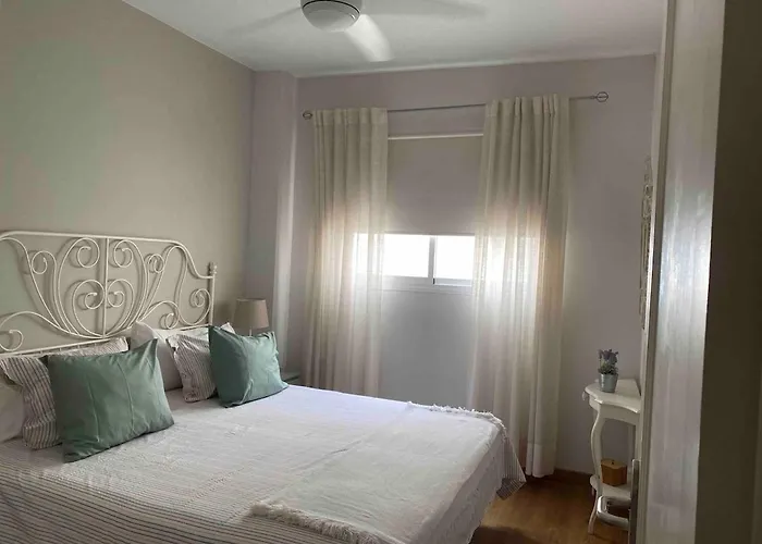 Lovely , Center,near Parking Free *